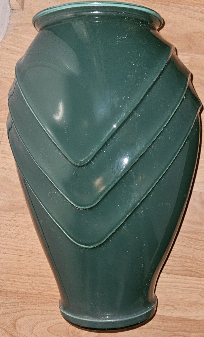 Beautiful Deep Emerald Green Art Deco Vase