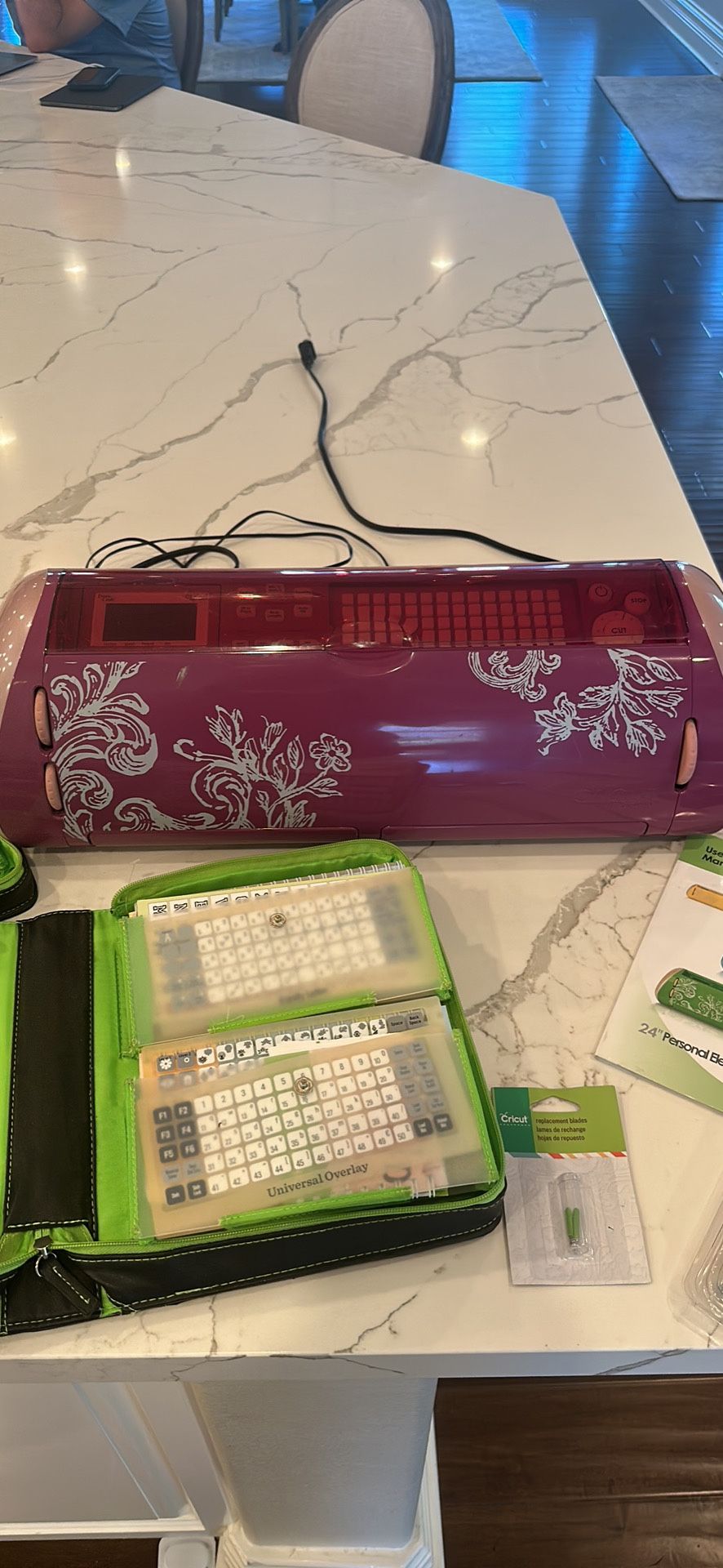 Cricut Expression Machine and cartridges
