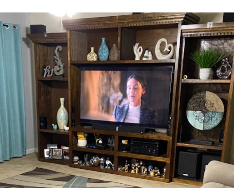 TV Stand/Entertainment Center 