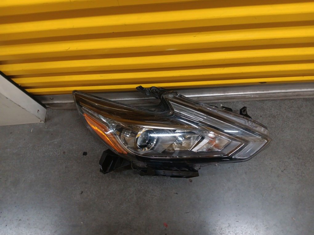 Nissan Altima Headlight