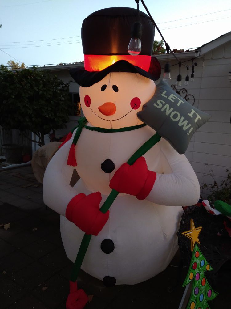 Inflatable snow man