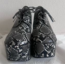 Jeffrey Campbell