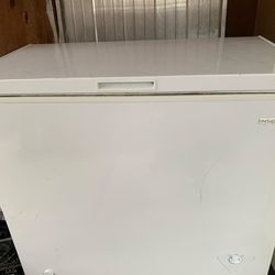 7 cu chest Freezer In Good Condition For Sale