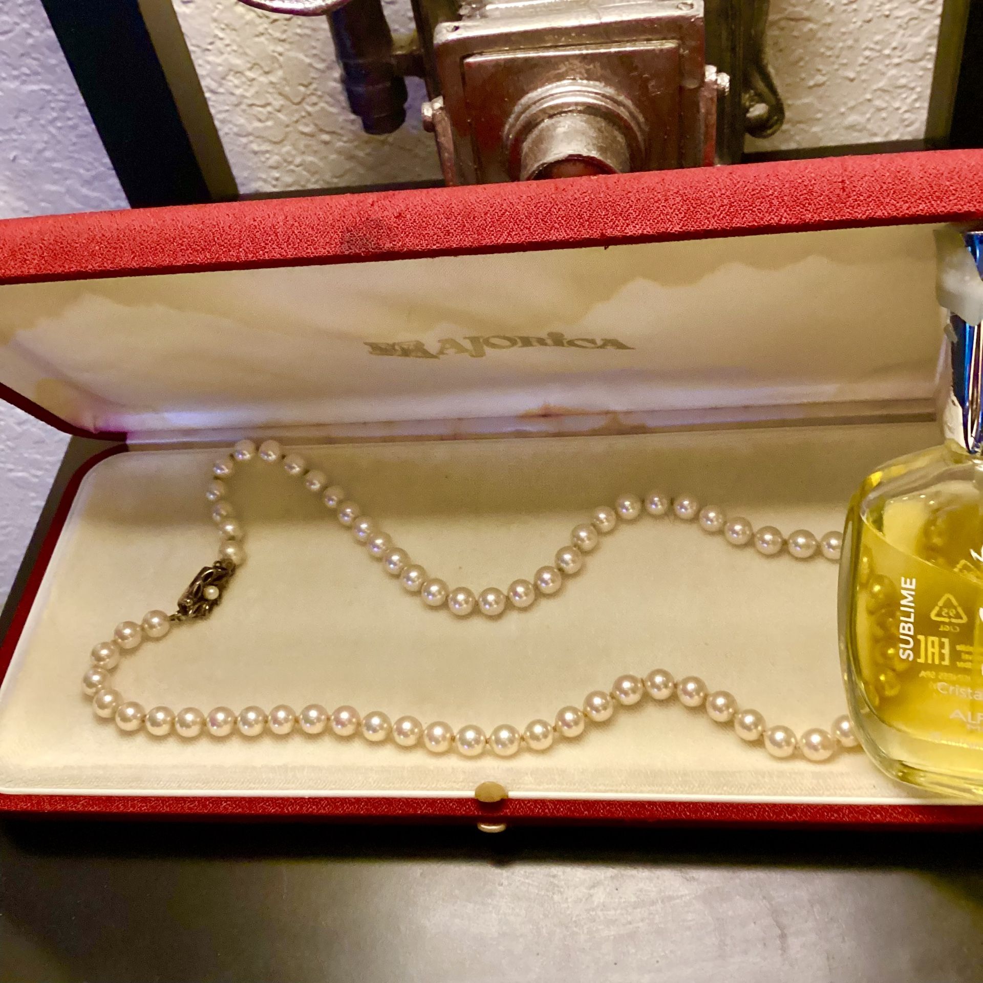 Georgeous genuine Majorica Pearls Necklace