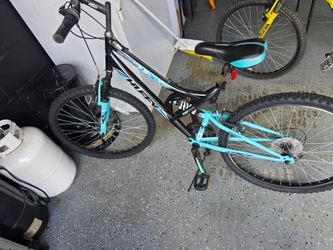 HUFFY MOUNTAIN BIKE LIKE NEW
