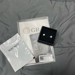 Moissanite studs (Passes diamond tester)