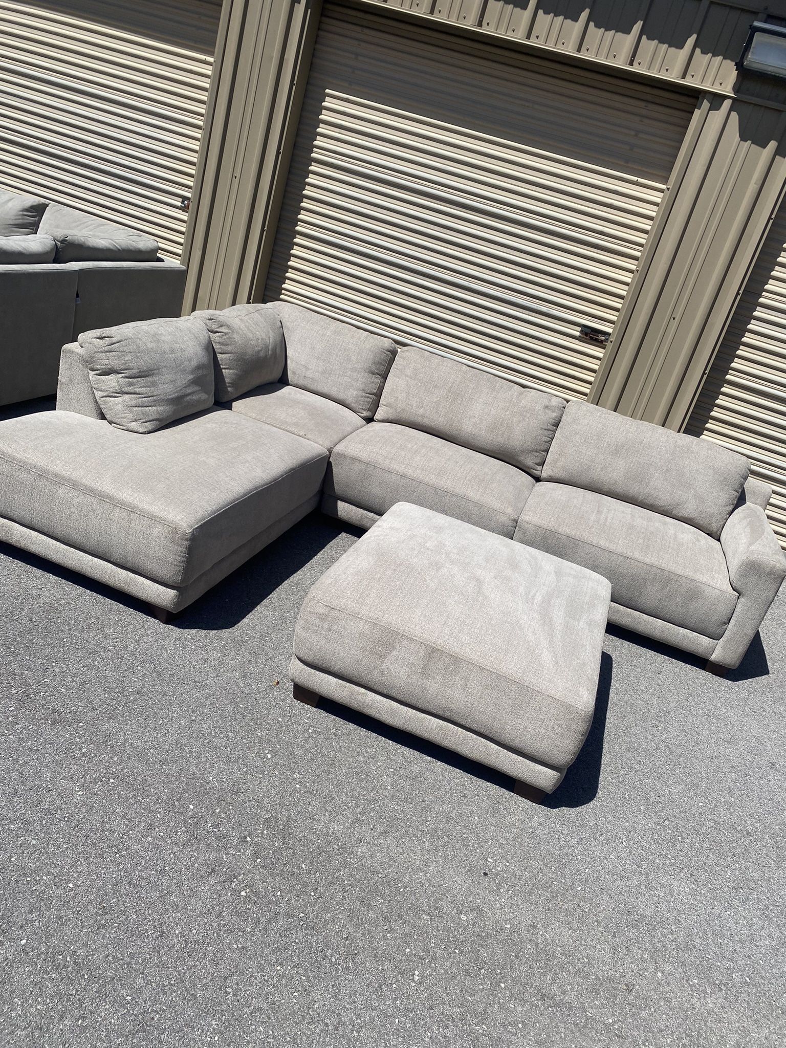 New W/ Tags Costco Raylin Fabric Sectional W/ Ottoman Free Delivery