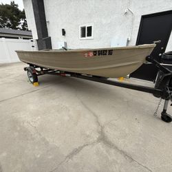 14 Ft Aluminum Fishing Boat & Trailer 
