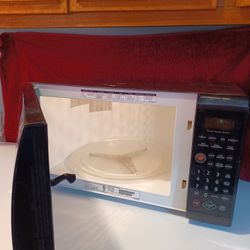 Microwave Kenmore 1200  Watts Works Good 