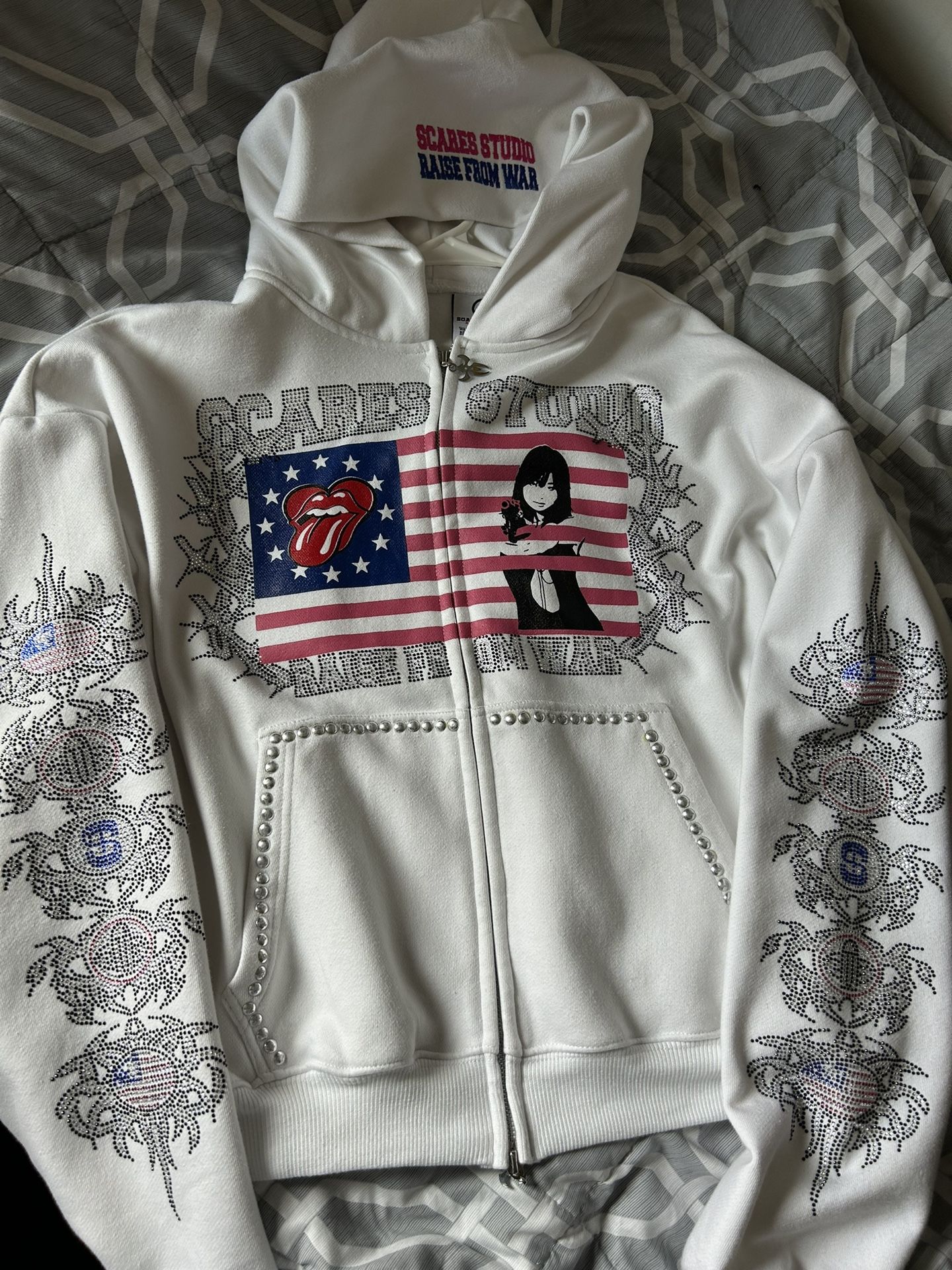 Scares Studio Size M