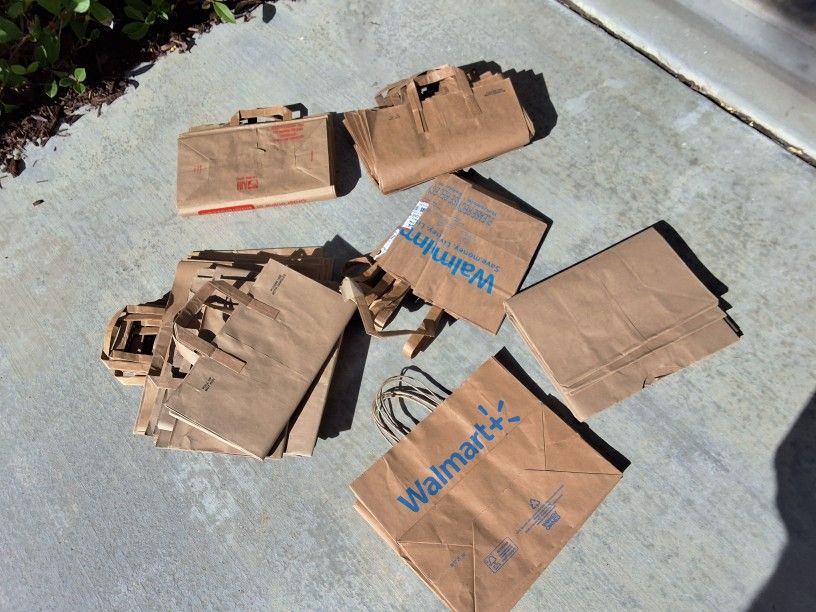 **Perfect for packing, organizing, or storing your smaller items!**
This bundle includes an **assortment of clean, sturdy small moving boxes**—ideal f