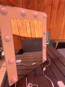 Vanity mirror