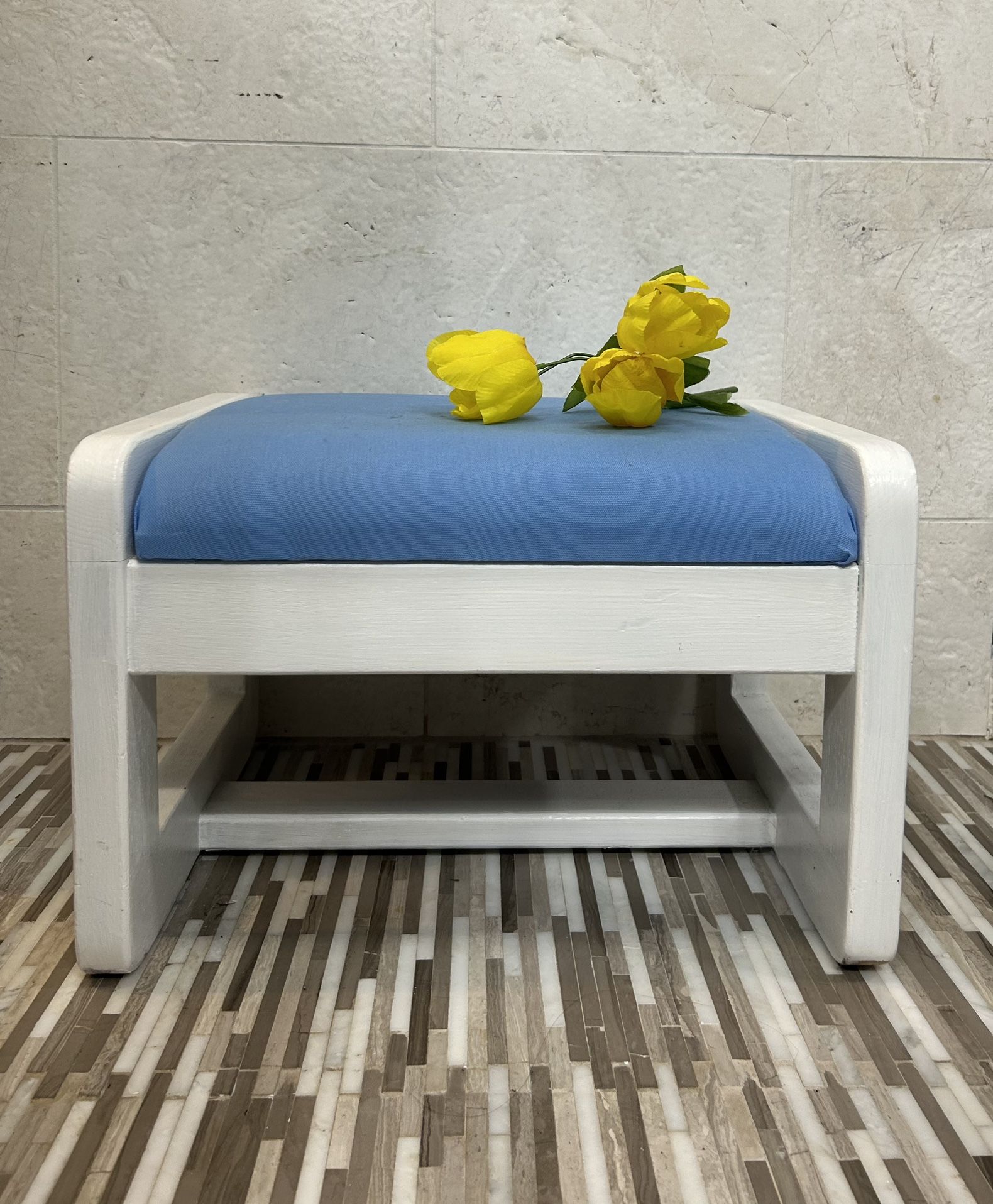 Beautiful Footstool/bench/ottoman… 18x14 X12
