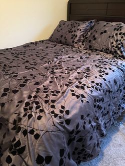 Queen size comforter set