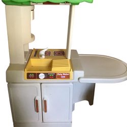 Little Tikes Vintage Kitchen - Child Size 