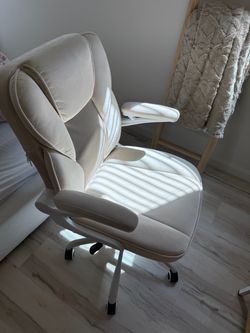 Very clean office chair