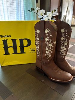 Botas HP Floral Embroidered Western Cowboy Boots