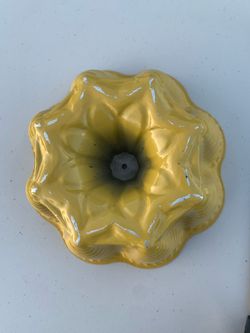 Vintage Nordic ware Yellow Bundt Cake Pan first party Coral Springs 33071
