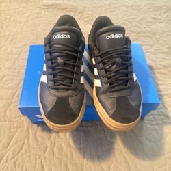 Adidas Low-Top Sneakers Black Gum Sole
