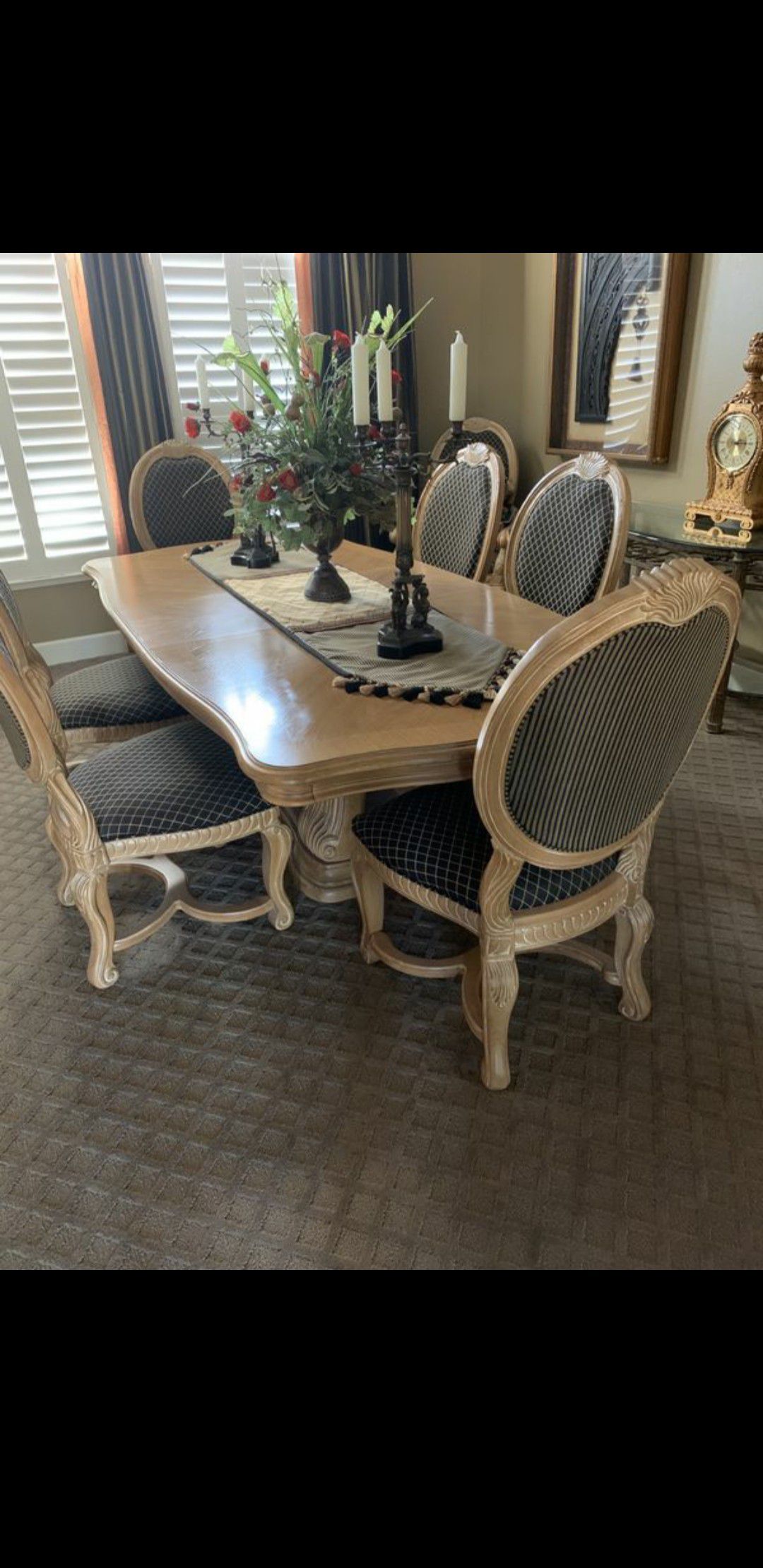 Dining Room table sits 8