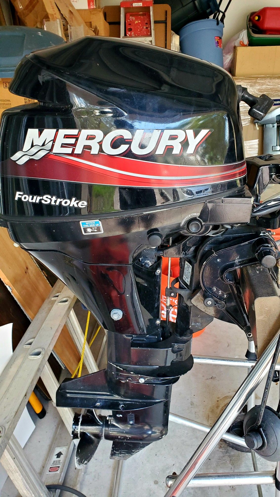 Mercury 9.9 hp 4 strokes outboard motor - Excellent condition - Short shaft