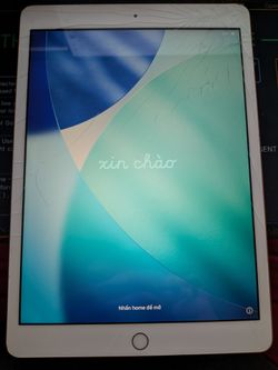 Apple iPad Model A2270 with Cracked Screen 8th Gen MYLC2LLA