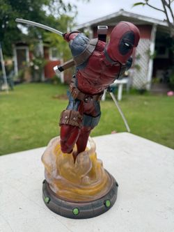Diamond select toys Marvel gallery Deadpool PVC Figure