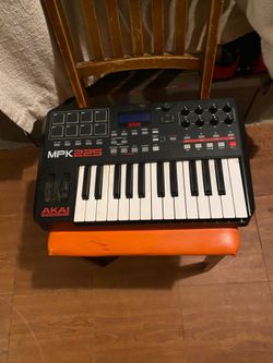 AKAI  MPK 225 professional