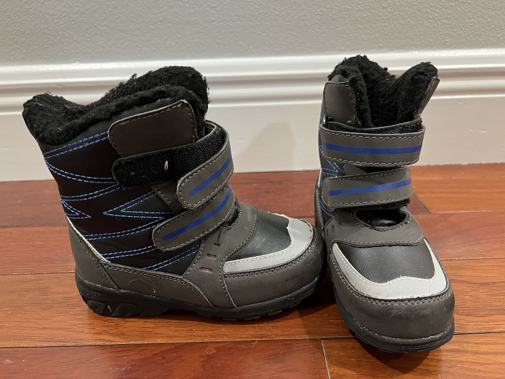 Snow Boots Size 9 for Toddler 