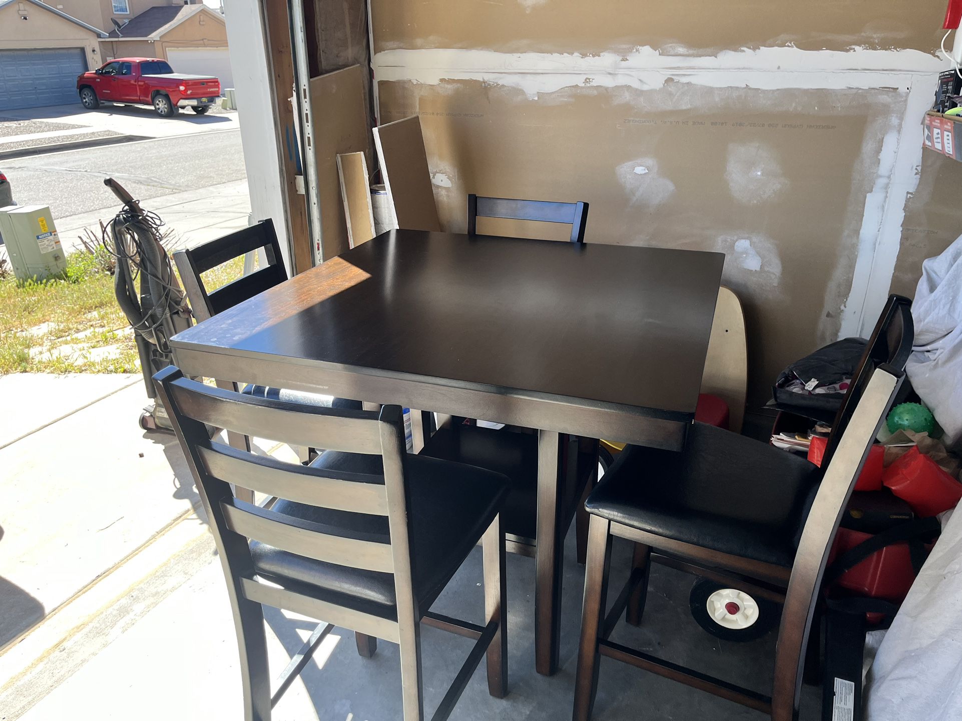 5 Piece 4 High Seat Chairs And Table Set For Sale