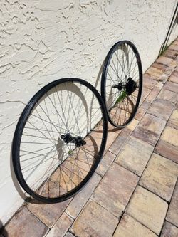 Clean aluminun 24 inch wheel set