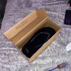 UGG Fluffy Flip Flops 