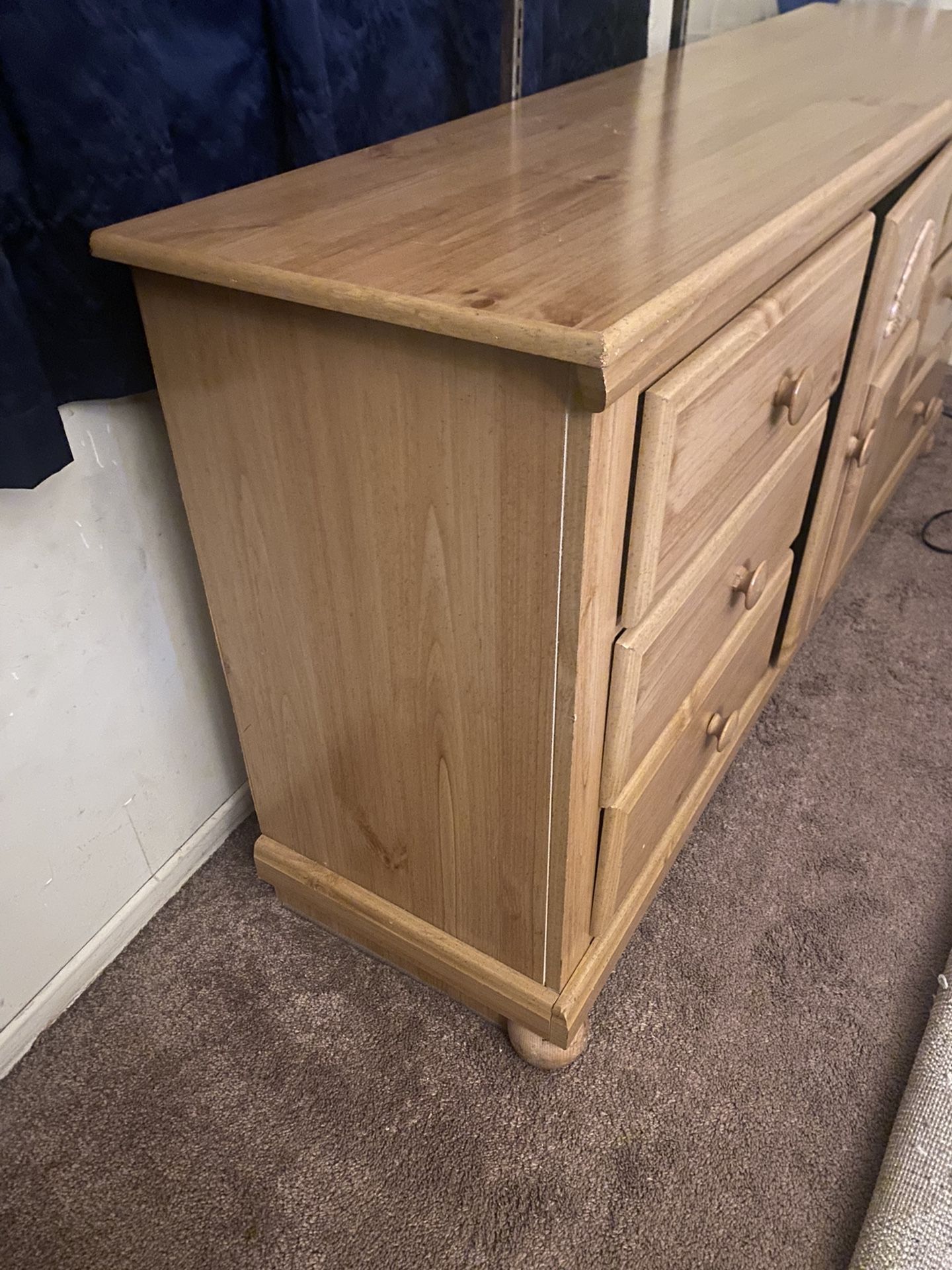 Light Oak Dresser with 6 Drawers And Middle Compartment with 2 shelves