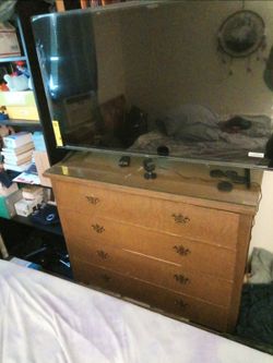 5 drawer upright dresser.