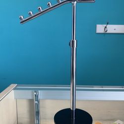 Adjustable jewelry rack