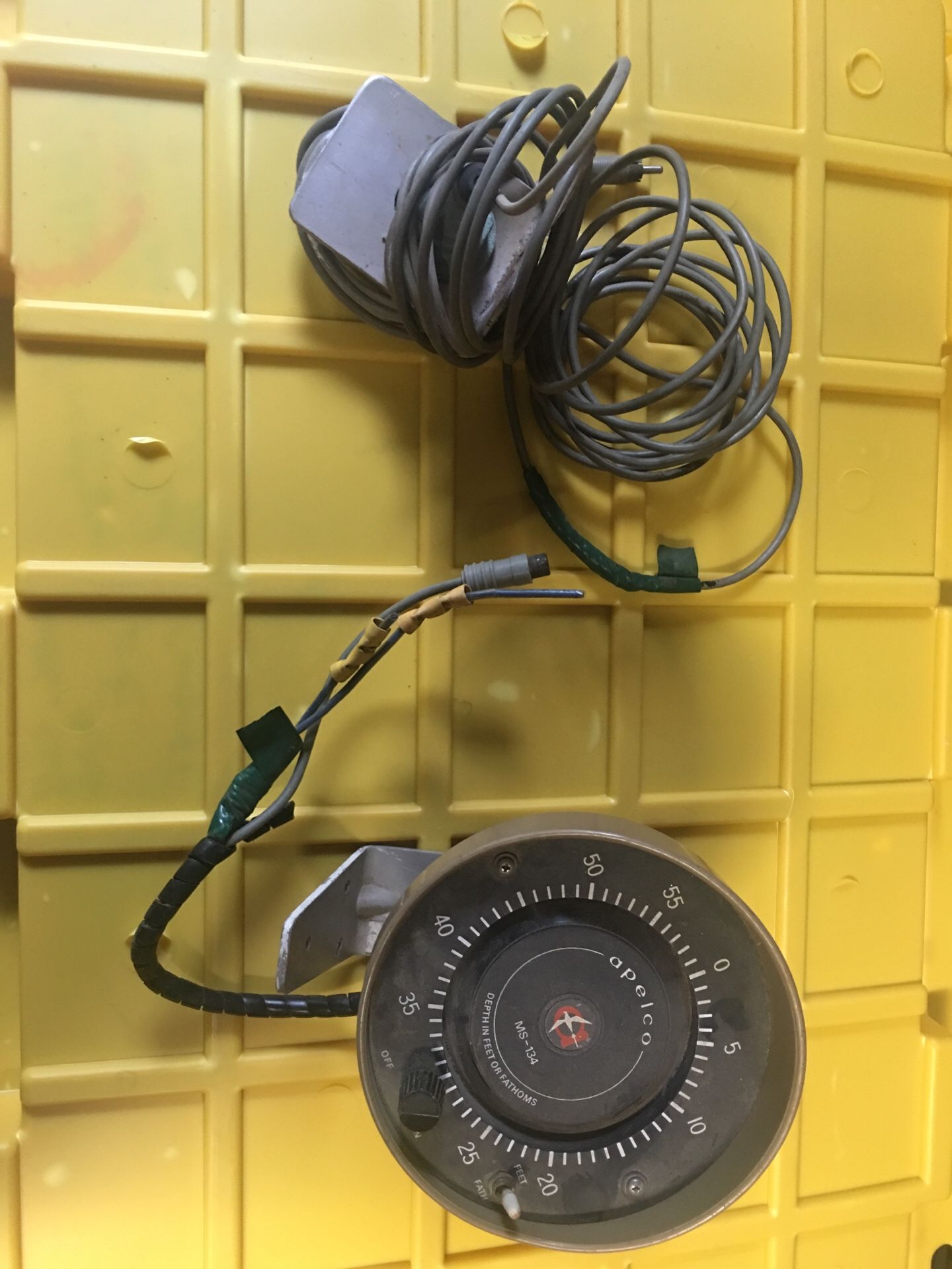 Fishing depth finder works great Brand is(Apeloc)