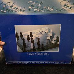 GLASS CHESS SET