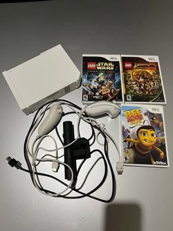 Nintendo Wii console with 2 controllers 3 games