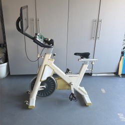 myxfitness Stationary Fitness Bike