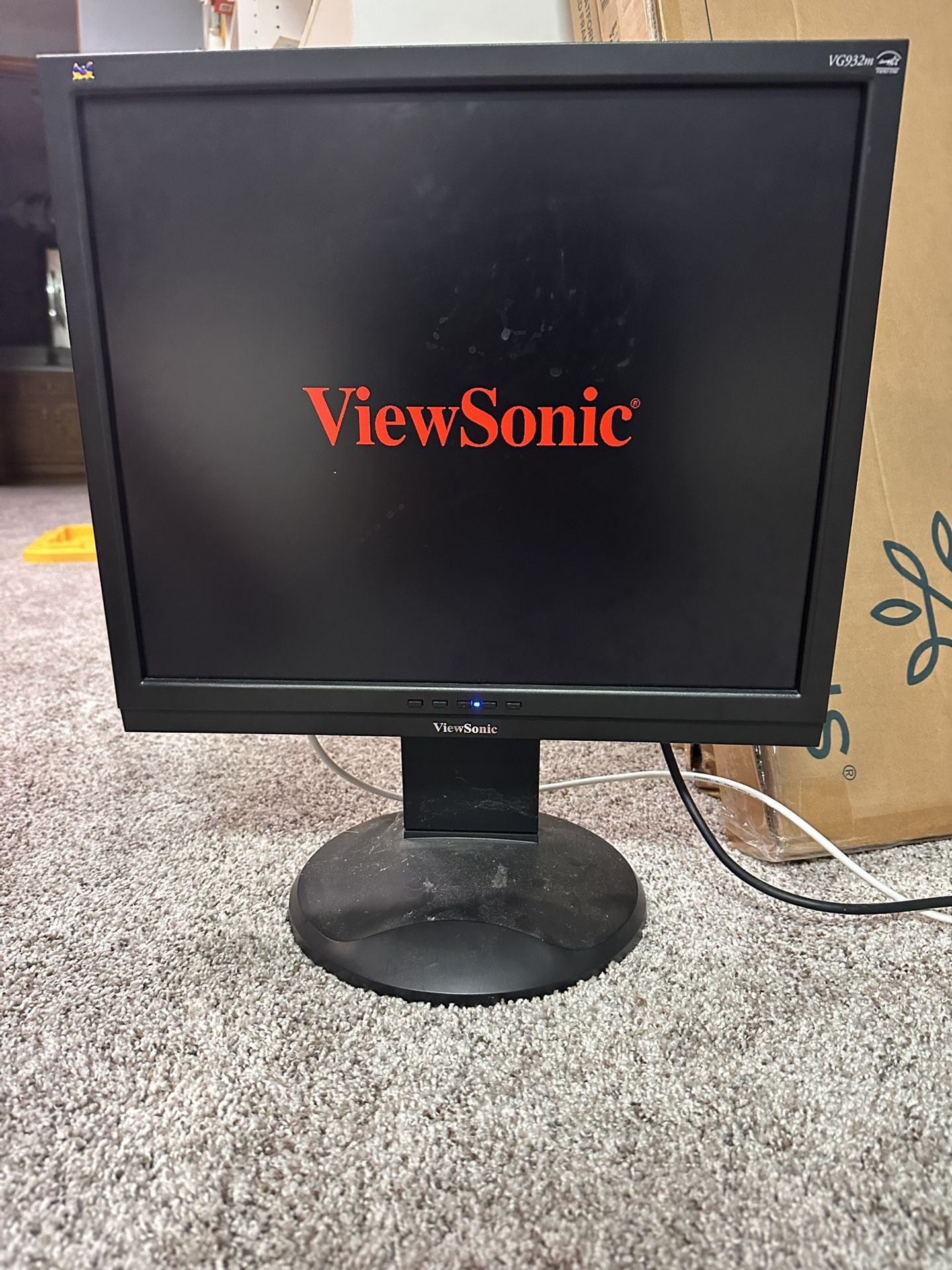19 Inch Monitor With DVI To USB C Adapters