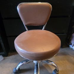 2 Spa/pedicure/medical hydraulic chairs