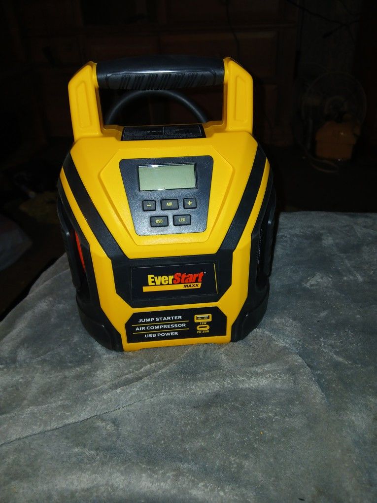 Everstart. 1600amp https://offerup.com/redirect/?o=SnUubXA= Start Box Power Station