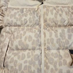 Womans North Face Puffer Jacket ( New) With Tags 