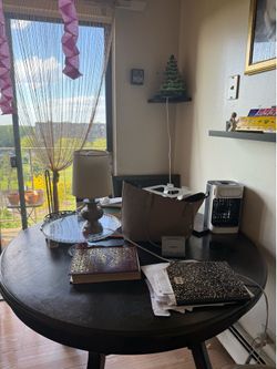 round kitchen table