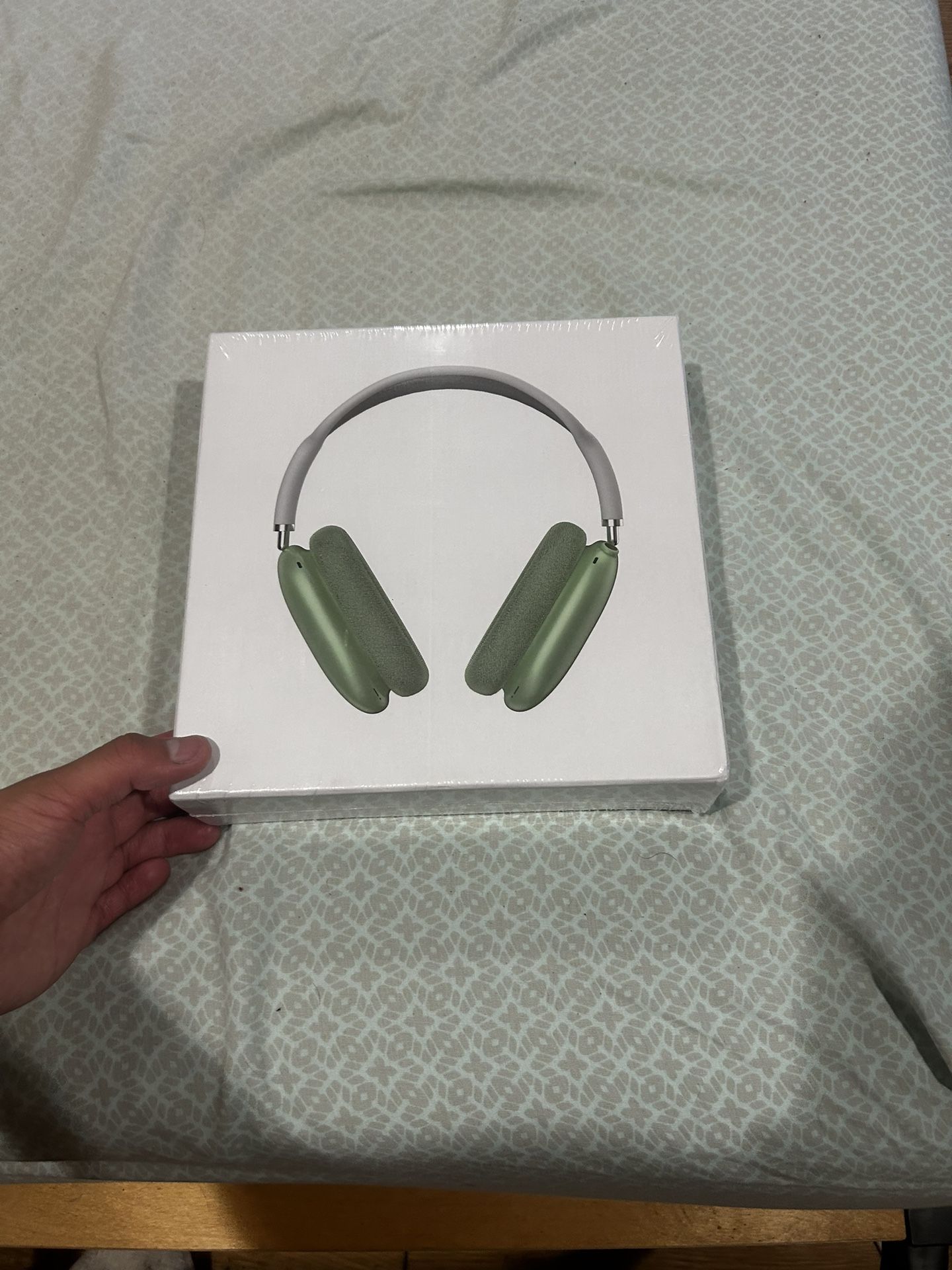 Olive Airpod Maxes Not Free Check Description