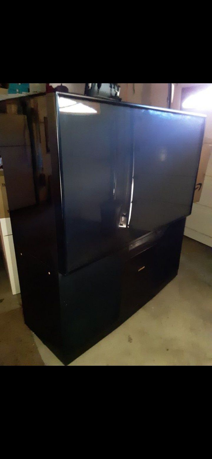 Mitsubishi 65 inch rear projection TV