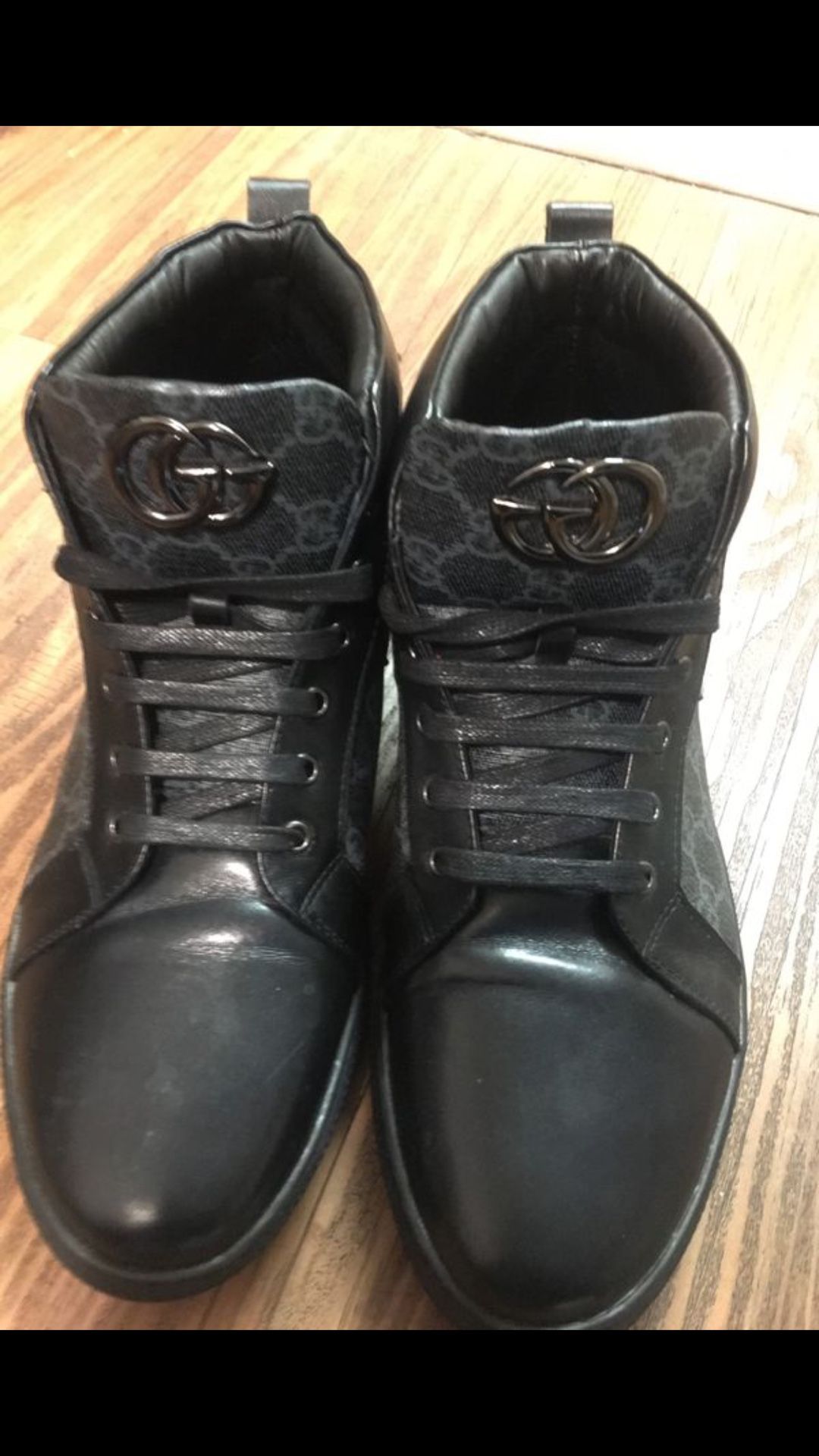 Size 11 Gucci causal shoes like new