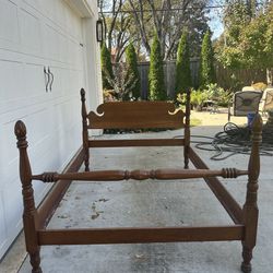 Antique Mahogany Pineapple Poster Bed