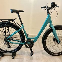 Gorgeous Giant Comfortable Hybrid | LOADED | LIKE NEW | 1-owner | Ready to Roll | Disc Brakes