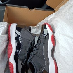 Jordan 11 Low Bred